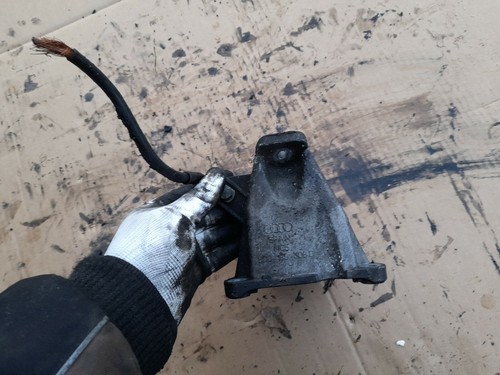 Audi VW Motorhalter Motorstütze rechts 8D0199308D