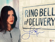 Liv Tyler Signed 11x14 Photo Empire Records Authentic Autograph Beckett Witness