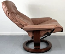 Ekornes Stressless Medium Governor Champagne Leather Swivel Recliner Chair