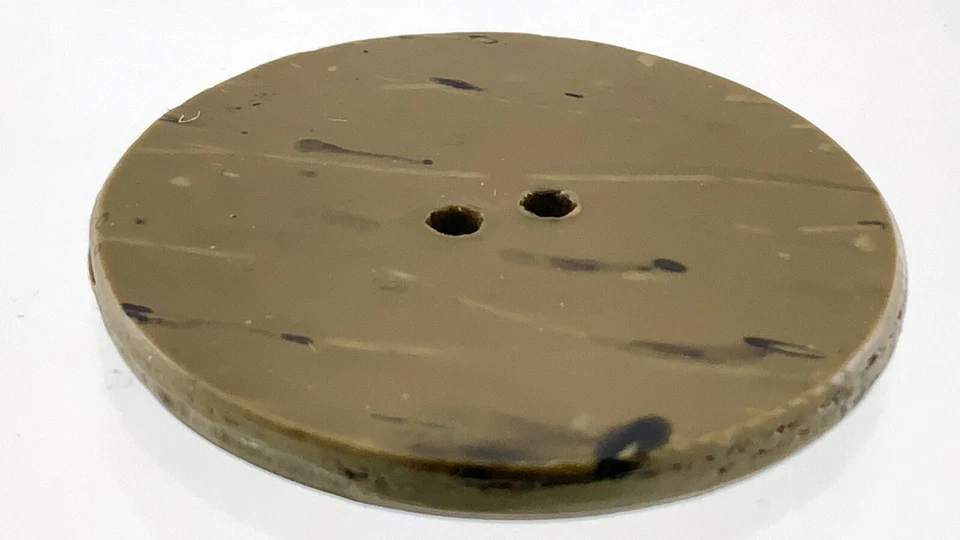 Vintage Carved Bakelite Green Color Size 1.5in Garment Button Pattern 965A - Image 4 of 4