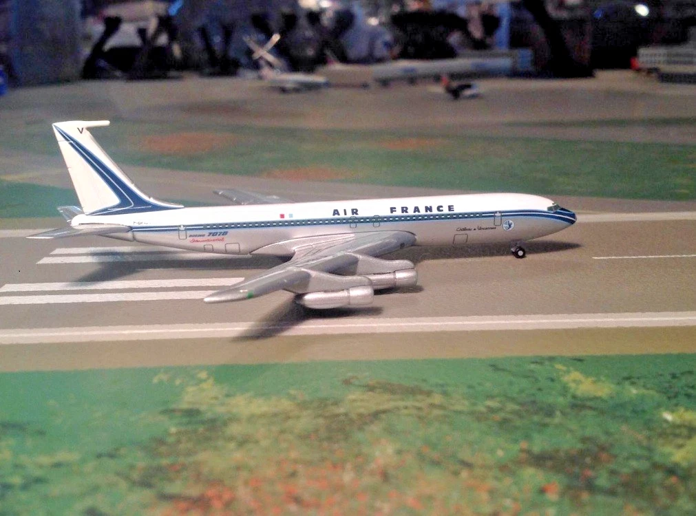 GeminiJets 1:400 Diecast Aircraft & Spacecraft Boeing 707 Aircraft