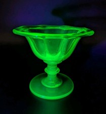 Antik 19. Jh.um 1850 Glasschale mit Fuß Konfektschale Abrissglas Schale Uranglas