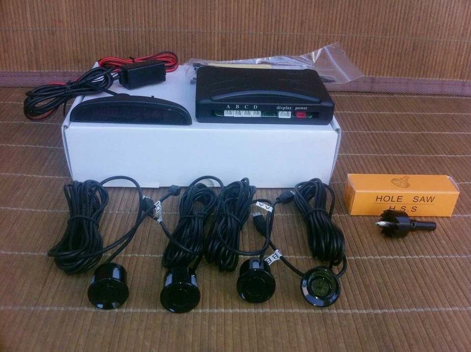 KIT 4 SENSORI DI PARCHEGGIO WIRELESS NERO CON DISPLAY ACUSTICO AUTO CAMPER SUV - Immagine 2 di 4