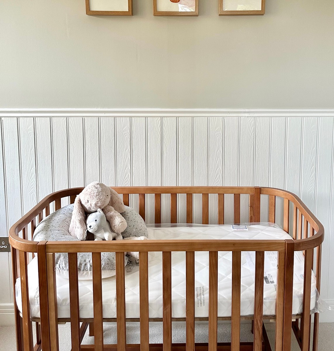 PETITE AMÉLIE OVAL COT COCOON 60 X 120 CM WALNUT (SOLD WITH FOAM  MATTRESS)