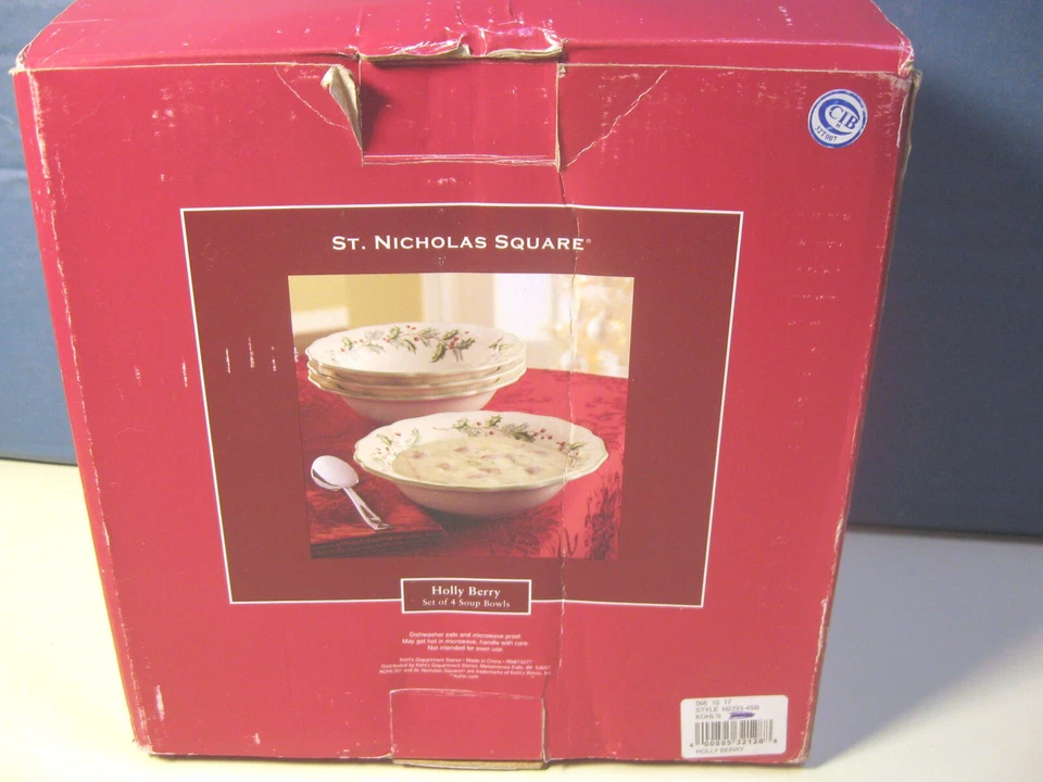 New in Box St. Nicholas Square Holly Berry Soup Bowls - Image 3 of 4