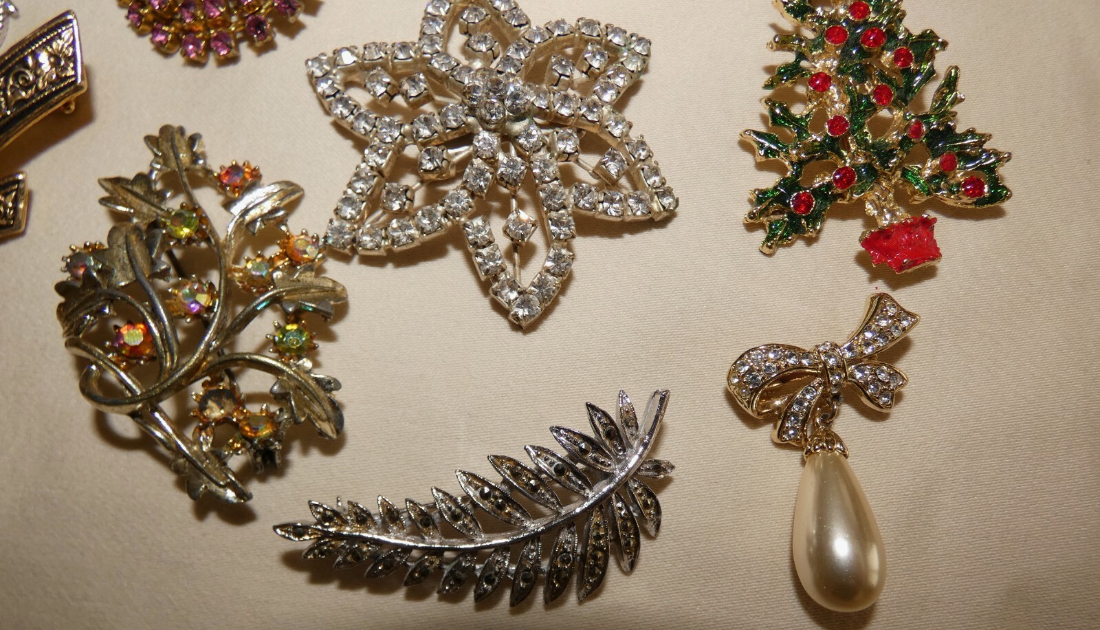 VINTAGE BROOCHES BULK LOT (Qty 19 brooches) MARCASITE AURORA BOREALIS