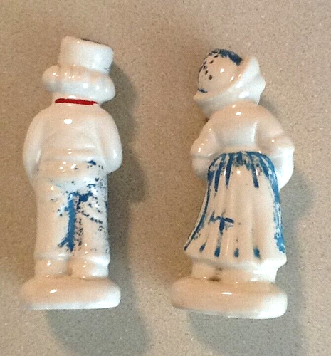 Salt and pepper shakers  ●  Dutch Boy and Girl  ●  S and P holes  ●  Vintage+ - Picture 2 of 7