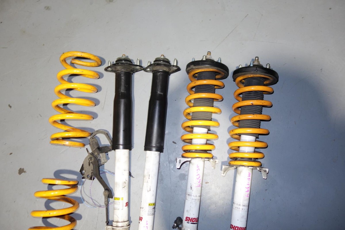 JDM Acura RL Front SHOWA Shocks Struts Springs Suspension 2005