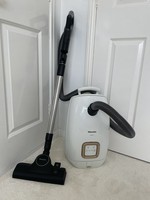 Miele Guard L1 Allergy Cylinder Vacuum Cleaner 890W 3.5L Bagged Lotus White