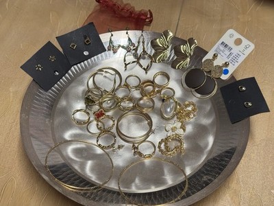 Modeschmuck Sortiment 42 Teile Damen Ring Kette Anhänger Armband Ohrring