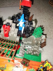LEGO Castle: Dark Dragon's Den (6076) With Instruction Manual.