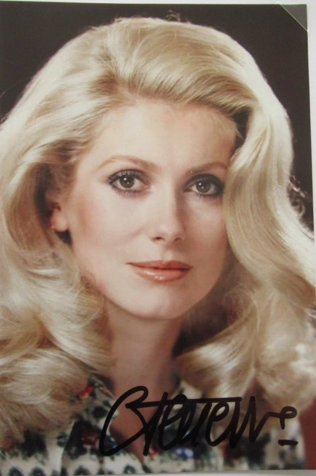 Photo dédicacées de Madame CATHERINE DENEUVE - 10x15 - Photo 1/1