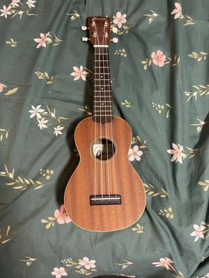 Sopran Akustik Ukulele in Satin Finish mit Aquila Saiten von Clearwater