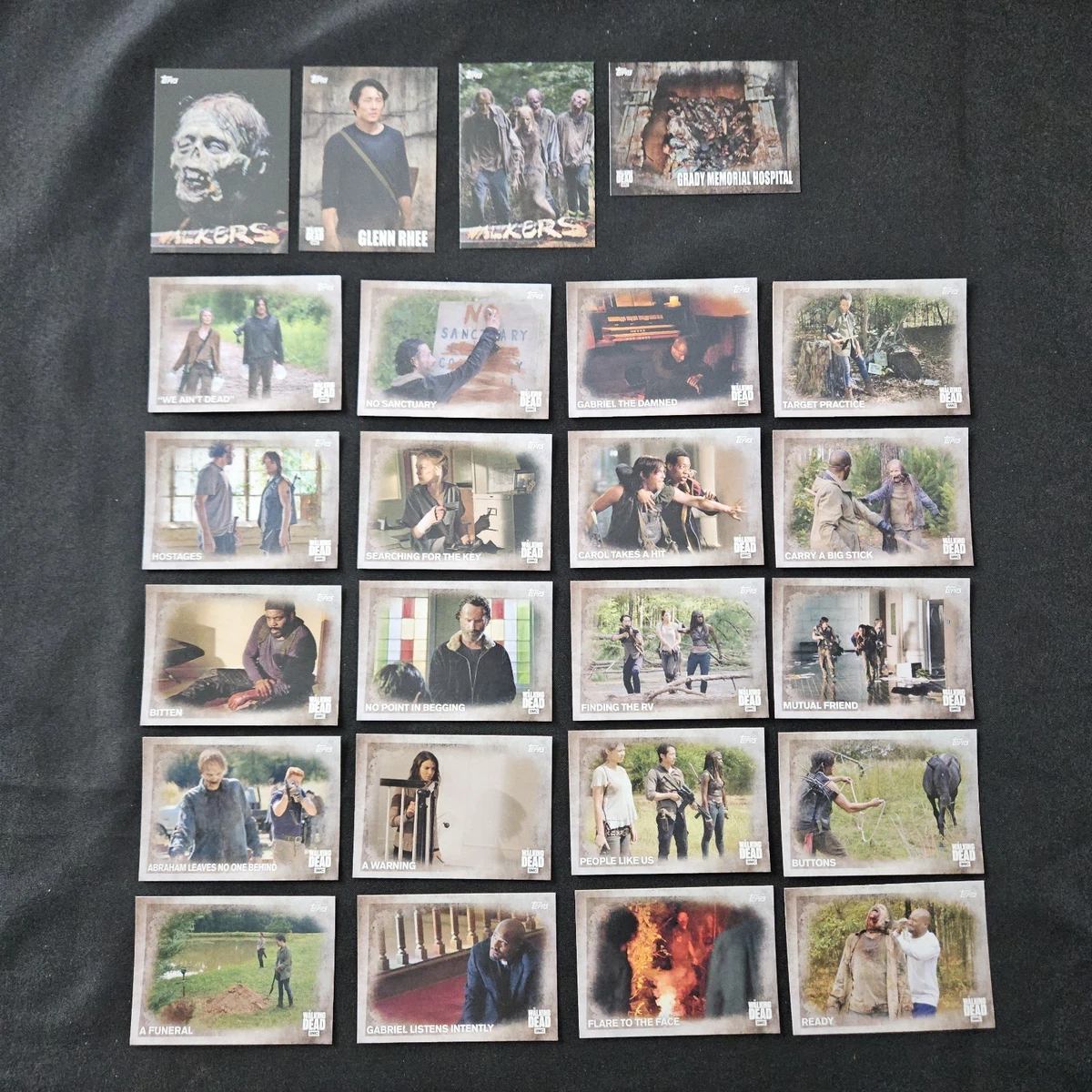 Preços baixos em Figurinhas e cartas colecionáveis The Walking