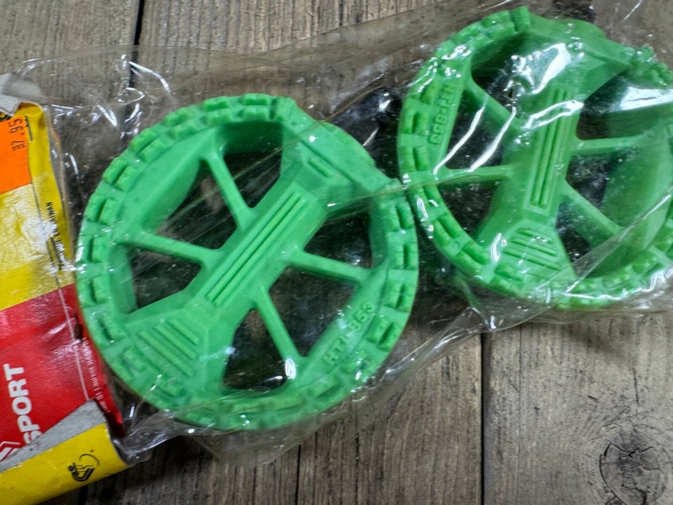 Old School BMX Pedals 1/2” Threads Round Green Pedals NOS Oldschool BMX