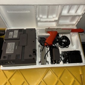 Nintendo NES Juego de Acci&oacute;n Completo en Caja con 8 JUEGOS! y ventaja NES 