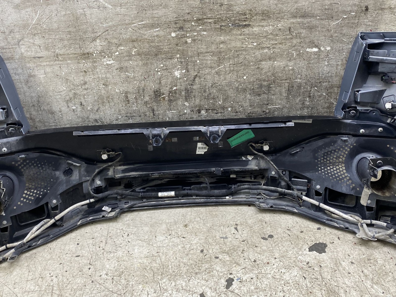 2020-2025 ASTON MARTIN DBX OEM REAR BUMPER COVER W/ PARK ASSIST & UPPER PACK
