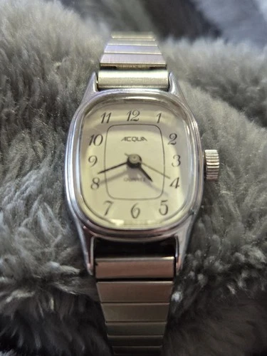 Vintage Acqua Timex Watch Women Silver Tone Dial Stretch Band.