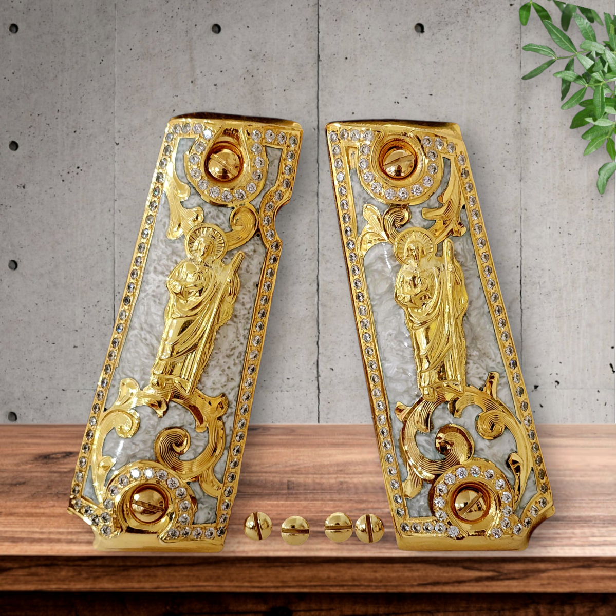 グリルズジュエルズ cachas San judas zirconias 1911 full size custom pistol gold