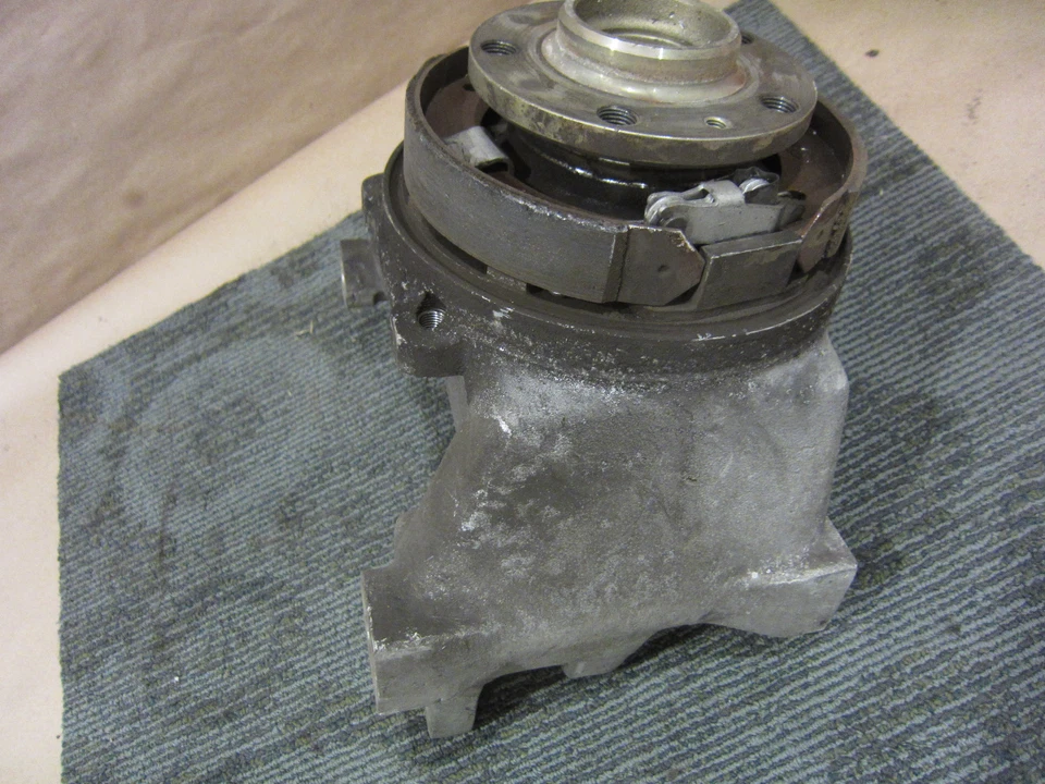 Ferrari 456 GT/GTA - Soporte de buje trasero derecho con rodamiento - P/N 154667 Foto 2 de 4