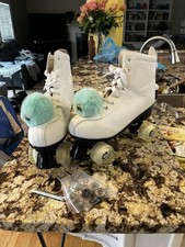 Vintage Woman  s 1960  s-1990s White Roller Derby Skates Size 44 Aqua Puffy Ball