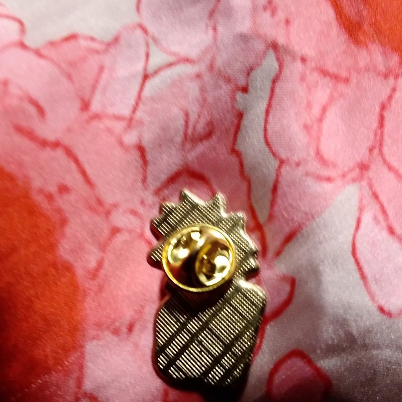 Enamel Lapel Pin Yellow & Green Sunflower Design w/ Butterfly Clutch Back