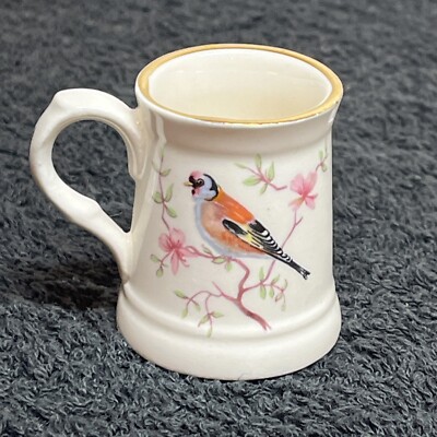 Royal Worcester Palissy Buchfink Vogelkrug 1,5 Zoll zierlich. Neuwertig!