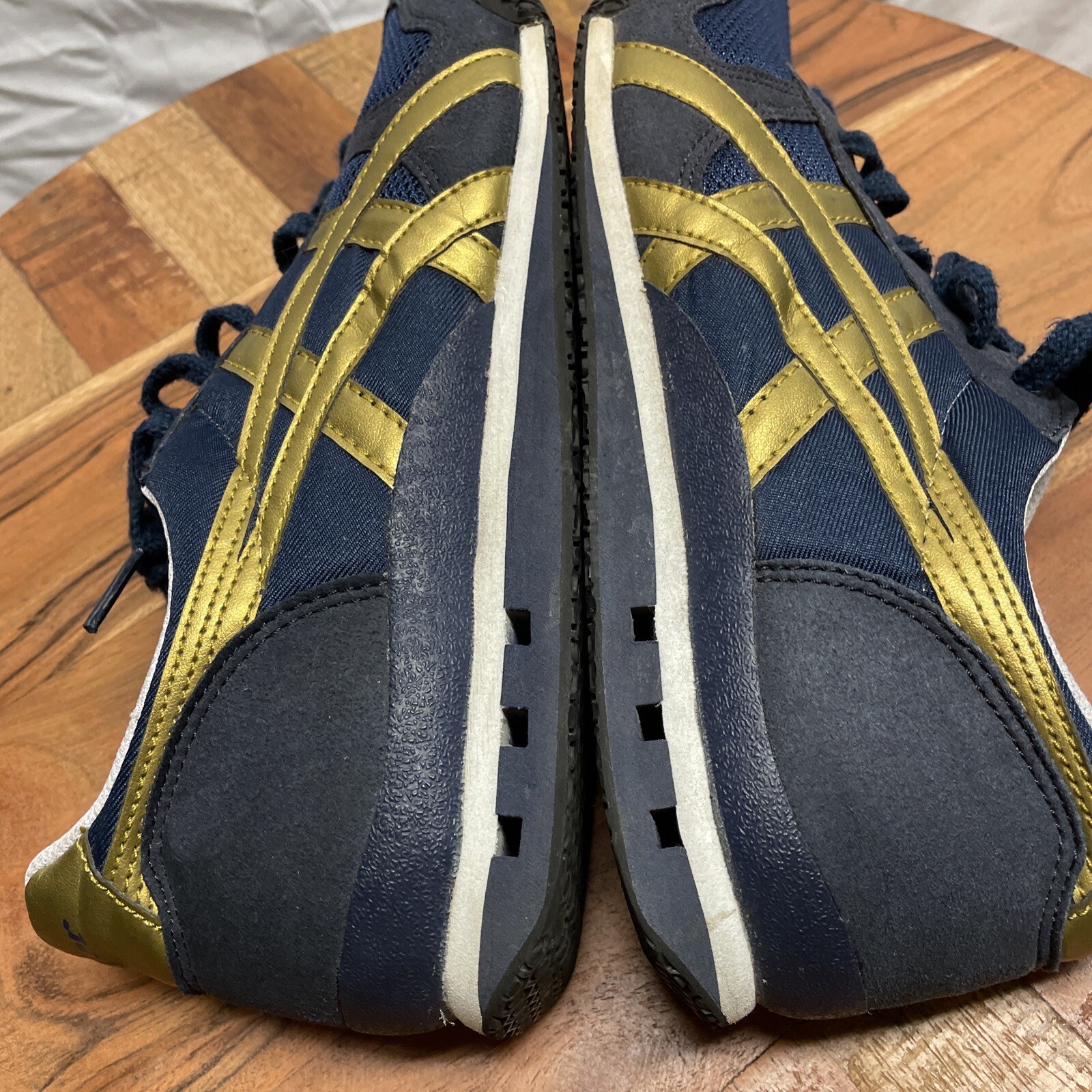 onitsuka tiger serrano black gold