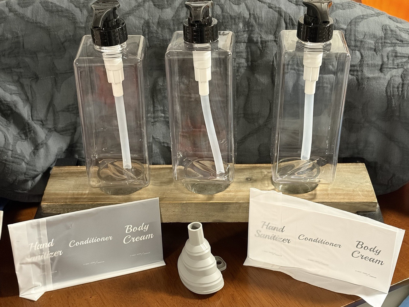 Liquid Containers For Shampoo Conditioner New In Bx
