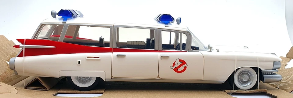 Hasbro 1/18 Scale GB33421 - Ghostbusters Plasma Series Ecto-1 (1984) Cadillac - Image 4 of 4