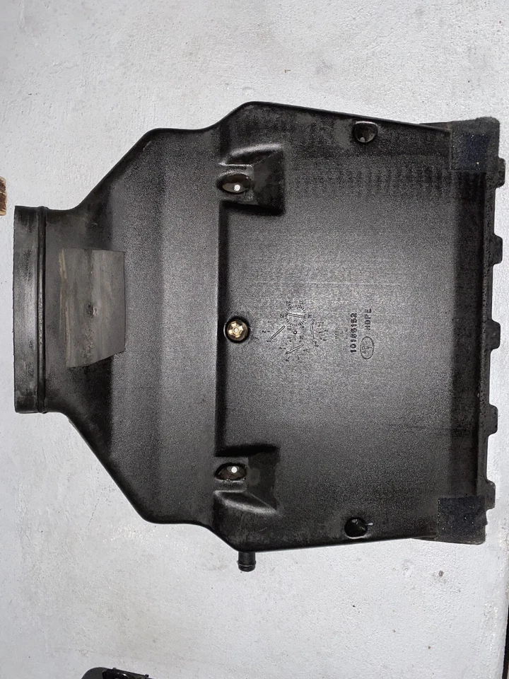 Chevrolet Corvett 1992-1996 Intake Filter Housing Foto 3 de 4
