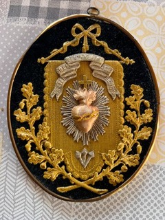 Ex Voto Médaillon Sacré Cœur – Broderie Cannetille / Fils d'or – XIXe siècle