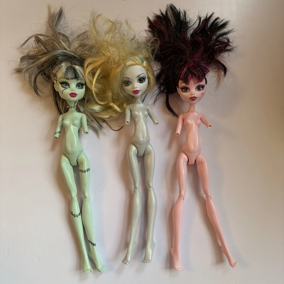 Monster High Doll 2008 Lot of 3 - Lagoona, Frankie Stein, Draculaura - Image 2 of 4