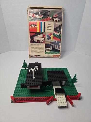 LEGO Mini-wheel Model Maker 1969 -No. 345 House With Mini-wheel Car - Samsonite
