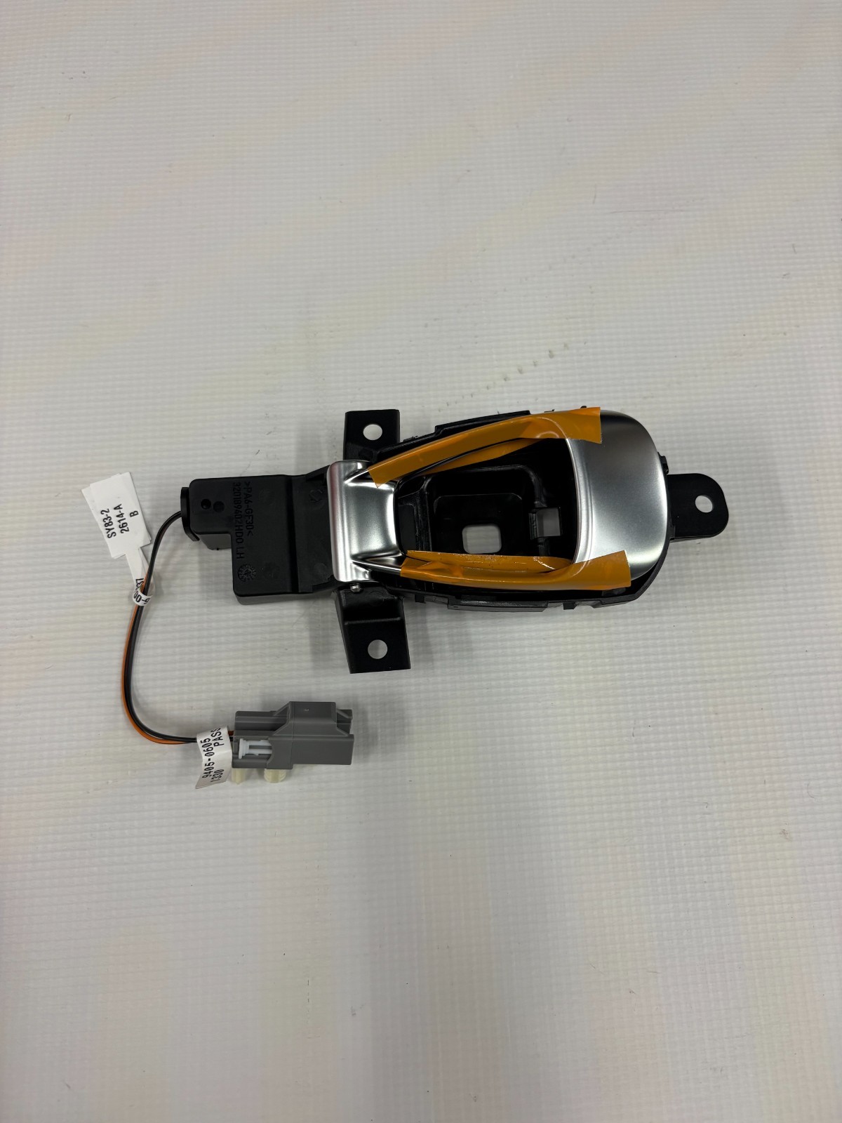 SY83-22614-AB  HANDLE MCH DR IN (ASTON MARTIN DBX)