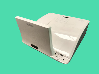 Mimio MIPRO DLP Beamer 2800 ANSI Lumen 399 Stunden, Fehlende Abdeckung, Kratzer