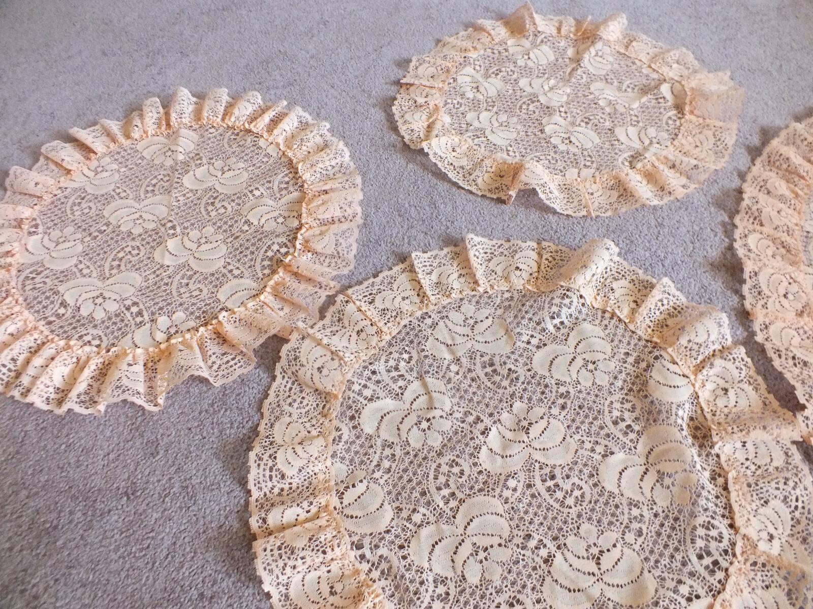 Collectible Beautiful Lace Doily Table Linen Set 4 Peach Ruffled Trim 34" & 17" 