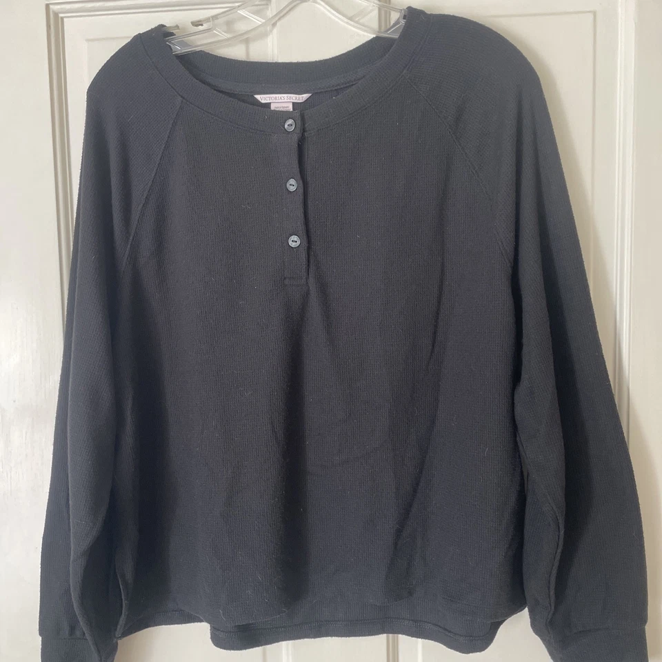 Top Henley de manga larga tejido gofre negro Victoria’s Secret talla M Foto 2 de 4