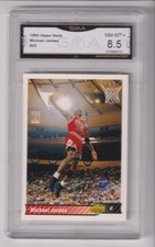 1992-93 UPPER DECK #23 MICHAEL JORDAN WITH GMA 8.5 GRADE - CHICAGO BULLS