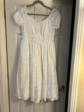 Torrid White/Cream Textured Floral Pattern Cap Sleeve Size 0 GREAT CONDIT