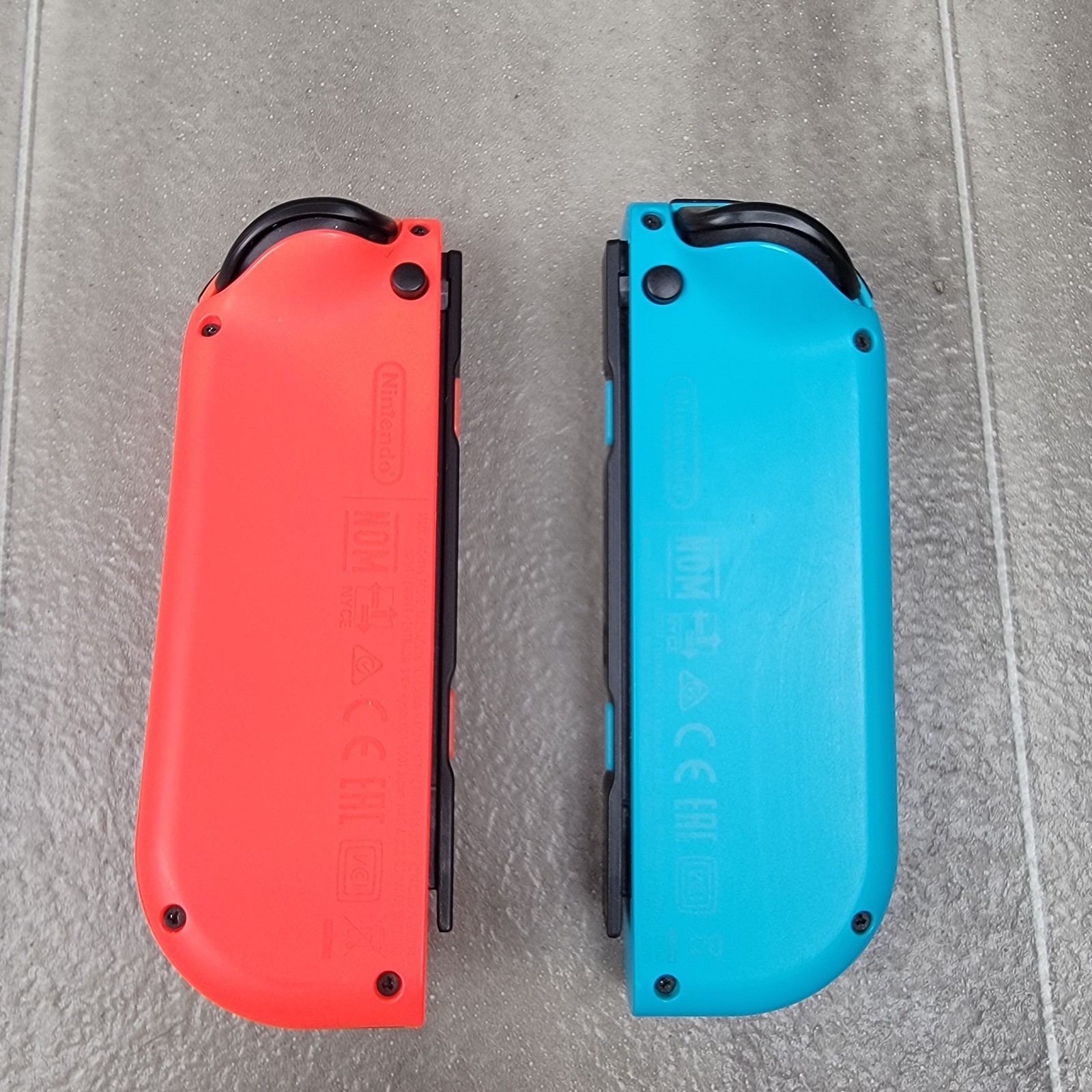Nintendo Switch Joy-Con Coppia Controller HAC-015/HAC-016 Rosso Neon/Blu Neon foto 2