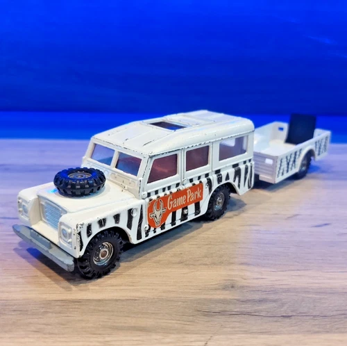 Vintage Corgi Land Rover 109 WB Safari Jeep 4x4 with Animal Trailer Gift Set 31