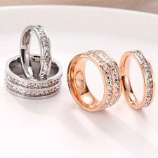 Damen Ring aus Edelstahl mit Zirkonia Steinen...