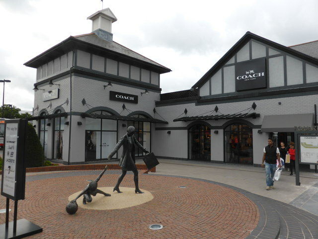 Oaks Designer Outlet Shops H And M Cheshire Oaks Photo 6x4