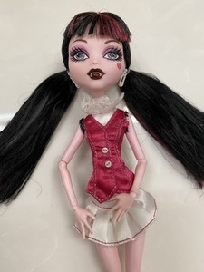 draculaura muñeca original