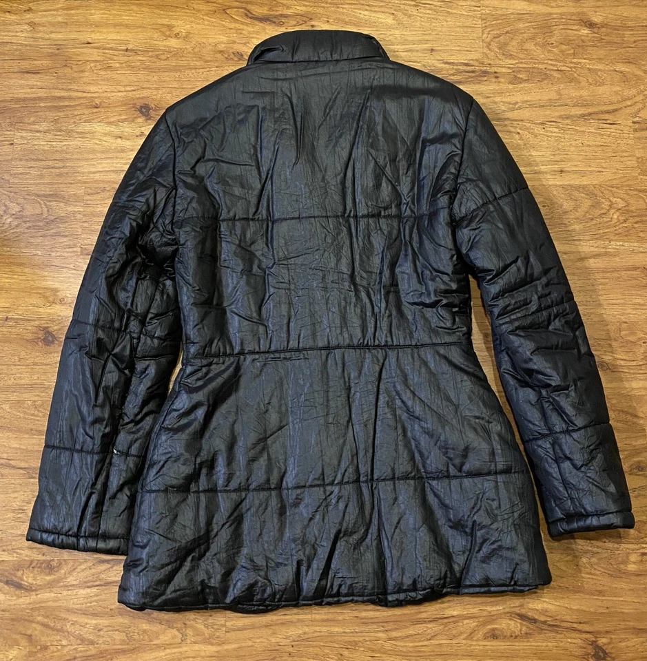 Chaqueta acolchada vintage de los 90’s NINA RICCI para mujer hecha en Francia aislada negra Foto 2 de 4