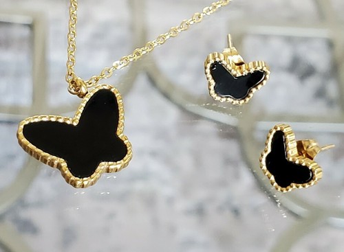 Black Clover Pendant Necklace 