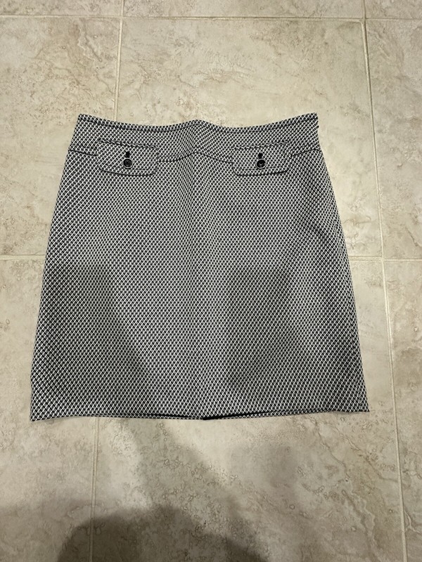Ann Taylor Loft Black and White Plaid Skirt Size 6. Worn Once
