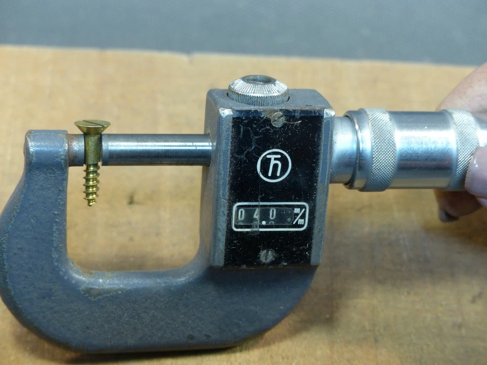 Lot de vis à bois laiton tete fraisée ancien stock quincaillerie 4x20  50 pièces - Photo 4/4