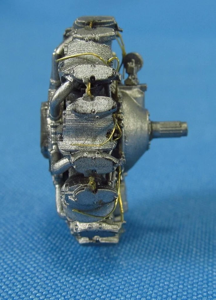 Motori tardivi ciclonici Wright R-1820 (resina, PE) scala 1:48 per kit... - Immagine 4 di 4